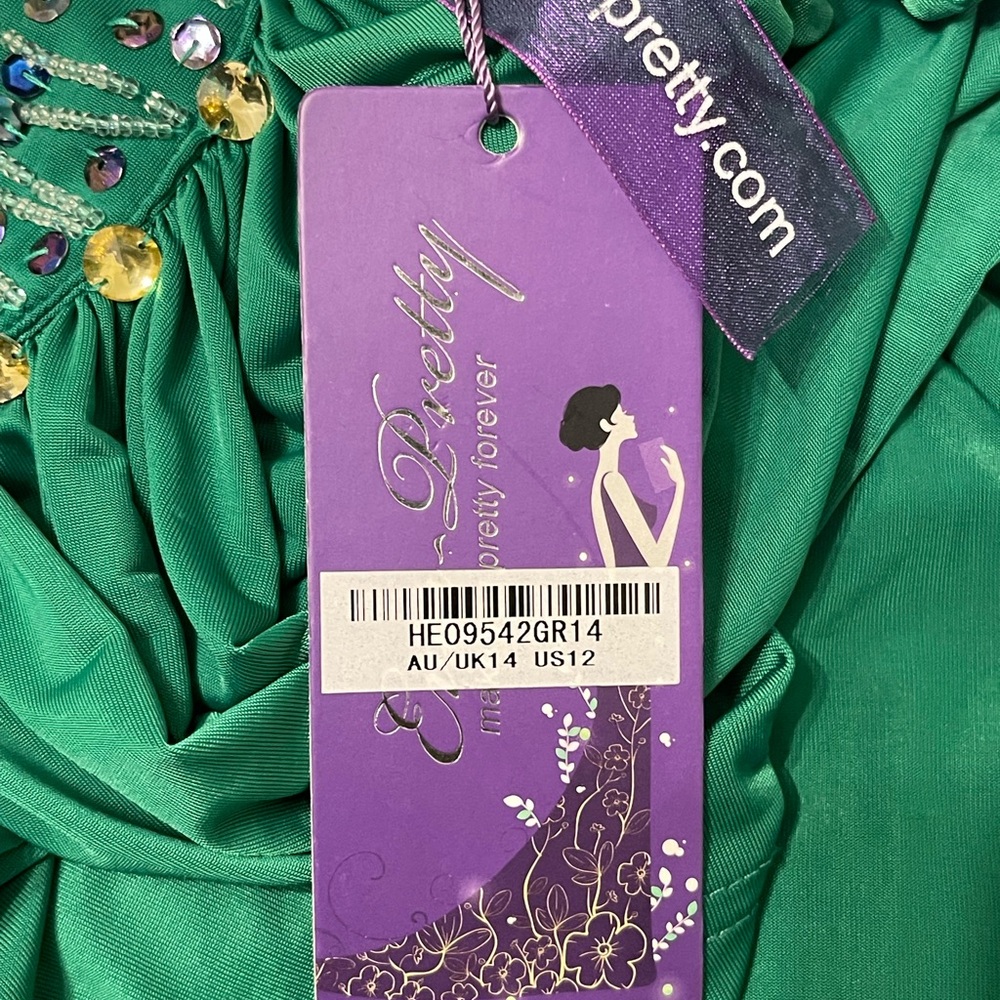 Elegant Green Evening Gown - Picture 9 of 9